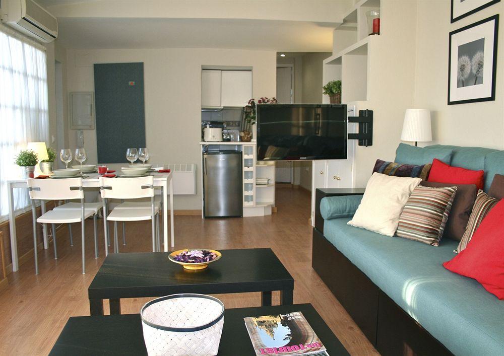 Plaza De Santa Cruz Apartment Sevilla Bagian luar foto